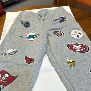 Sweatpants. 32” waist with pull ties. 41” length. Size M